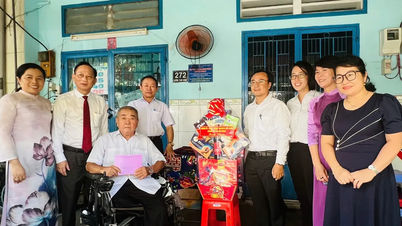 TPHCM: Thăm hỏi, tặng quà gia đình thương binh, bệnh binh tiêu biểu