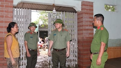 Giám đốc Công an tỉnh Nghệ An kiểm tra, chỉ đạo công tác khắc phục thiệt hại bão lũ tại tuyến Quốc lộ 7