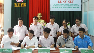 Phòng giao dịch Ngân hàng Chính sách xã hội Mang Yang ký kết hợp đồng ủy thác với các tổ chức chính trị-xã hội