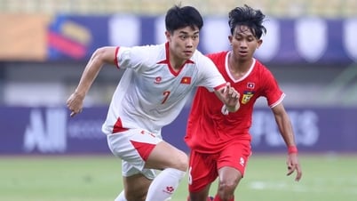 U23 Việt Nam - U23 Philippines (hiệp 1) 0-0: Đình Bắc, Công Phương đá chính