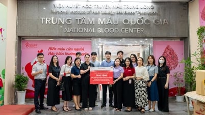 Tặng 859 suất quà cho bệnh nhân có hoàn cảnh khó khăn tại Viện Huyết học & Truyền máu Trung ương