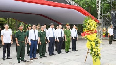 Đoàn đại biểu tỉnh Tuyên Quang dâng hương tại Nghĩa trang Liệt sĩ Quốc gia Trường Sơn và Đường 9