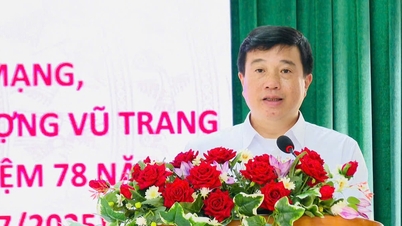 Lãnh đạo tỉnh Lâm Đồng thăm, tặng quà tại Đặc khu Phú Quý