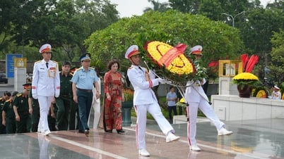 Hội Cựu Chiến binh Cơ quan Ủy ban Kiểm tra Trung ương viếng Đài tưởng niệm các Anh hùng liệt sĩ