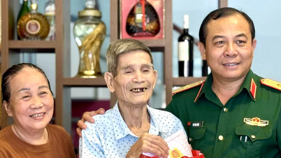 Bộ Tư lệnh TPHCM thăm, tặng quà người có công tại đặc khu Côn Đảo