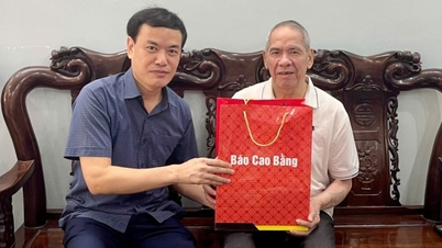 Báo Cao Bằng tặng quà gia đình chính sách, người có công với cách mạng - Báo Cao Bằng điện tử