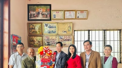Phó Chủ tịch UBMTTQ Việt Nam tỉnh Lâm Đồng Phạm Triều thăm, tặng quà người có công tiêu biểu tại xã Ka Đô và D'Ran