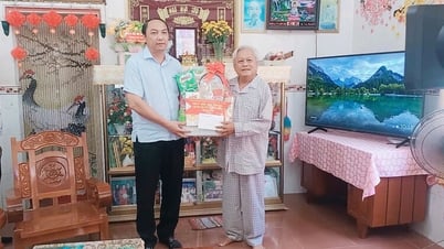 Phó Bí thư Tỉnh ủy An Giang Lâm Minh Thành thăm gia đình chính sách