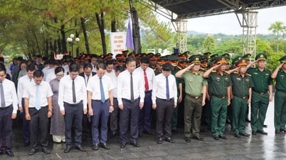 Lãnh đạo TP. Huế dâng hoa, dâng hương tại nghĩa trang liệt sĩ thành phố