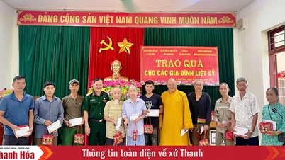 Tặng quà tri ân thân nhân liệt sỹ tại xã Cẩm Thủy