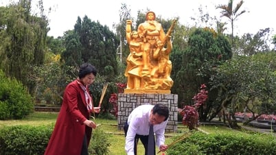 Vizepremierminister Bui Thanh Son nimmt an der Gedenkfeier für Helden und Märtyrer auf dem Da Lat-Märtyrerfriedhof teil