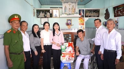 Phó Bí thư Tỉnh ủy An Giang Trần Thị Thanh Hương thăm 2 thương binh đặc biệt