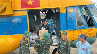 Quân đội tiếp tục huy động trực thăng mang hàng cứu trợ vùng lũ Nghệ An