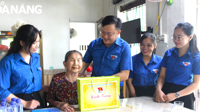 Tuổi trẻ Đà Nẵng tri ân các Bà mẹ Việt Nam anh hùng