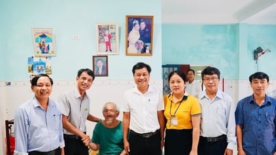 Trao tặng gần 1.200 suất quà cho các gia đình có công cách mạng xã Duy Xuyên