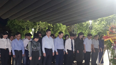 Đoàn công tác Ngân hàng Nhà nước Việt Nam dâng hương tri ân các anh hùng liệt sĩ