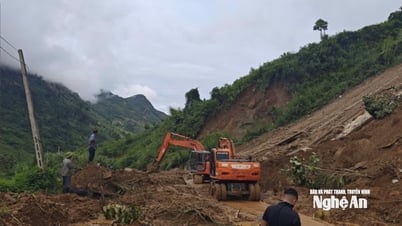 Huy động tối đa nhân lực, thiết bị máy móc làm xuyên đêm, sớm thông đường Quốc lộ 7 sau lũ