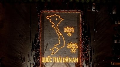 Hơn 2.500 người tham gia đêm hoa đăng tri ân các Anh hùng liệt sĩ