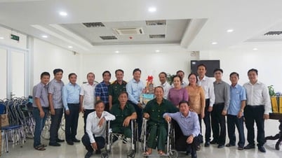 Lãnh đạo UBND tỉnh thăm, tặng quà thương binh nặng tại Long Đất