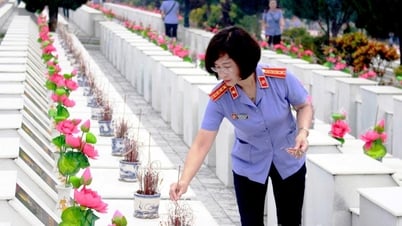 Viện Kiểm sát nhân dân tỉnh Tuyên Quang dâng hương tại Nghĩa trang Liệt sĩ Quốc gia Vị Xuyên