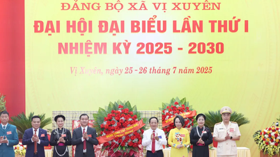 Đại tướng Trịnh Văn Quyết dự, chỉ đạo đại hội điểm cấp xã đầu tiên tại Tuyên Quang