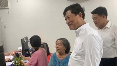 Chủ tịch HĐND TP HCM Võ Văn Minh rất vui với “việc nhỏ nhưng rất ý nghĩa” ở phường Tân Đông Hiệp