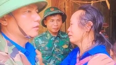 Bộ đội Biên phòng tiếp cận bản Phá Mựt cứu trợ khẩn cấp