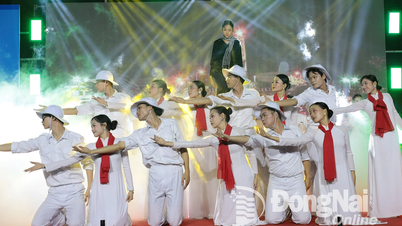 Chương trình nghệ thuật và trao quà tri ân kỷ niệm 78 năm Ngày Thương binh - Liệt sĩ