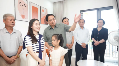 Thủ tướng Phạm Minh Chính khảo sát cầu Nguyễn Hoàng và khu nhà ở xã hội ở TP Huế