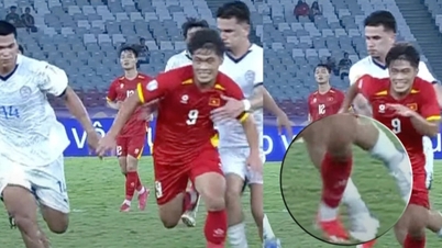 Insiden luar biasa: Pengadil tersilap menunjukkan kad merah kepada pemain yang salah dalam perlawanan Vietnam B23.