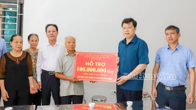 Đồng chí Phó Bí thư Thường trực Tỉnh ủy Trần Quốc Toản thăm, tặng quà thương binh tại xã Hoàng Hoa Thám