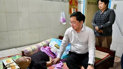 Bí thư Tỉnh ủy Nguyễn Văn Quyết thăm, tặng quà các gia đình chính sách tiêu biểu tại xã Tân Biên