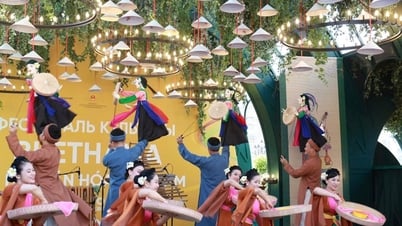 Lần đầu tiên trước Quảng trường Đỏ tràn ngập sắc màu và phong vị văn hóa Việt