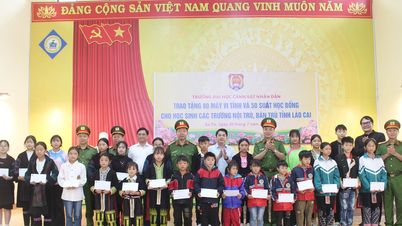 Trường Đại học Cảnh sát nhân dân tặng quà học sinh, trường học trên địa bàn phường Sa Pa