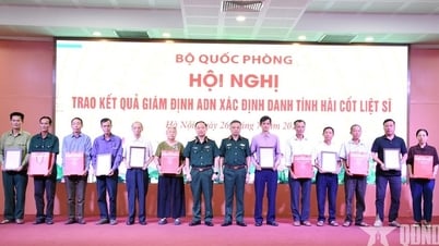 Bộ Quốc phòng trao kết quả giám định ADN xác định danh tính hài cốt liệt sĩ