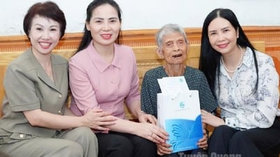 Lãnh đạo Trung ương Hội Liên hiệp Phụ nữ Việt Nam thăm, tặng quà Mẹ Việt Nam Anh hùng tại Tuyên Quang