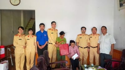 Tặng quà gia đình chính sách phường Nùng Trí Cao - Báo Cao Bằng điện tử