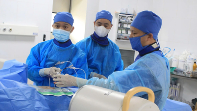 Phẫu thuật bơm xi măng sinh học tạo hình thân đốt sống qua da cho bệnh nhân ngã từ độ cao 2m