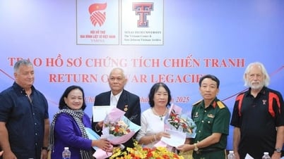Trao Hồ sơ chứng tích chiến tranh cho thân nhân liệt sĩ