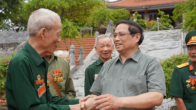 Người dân Quảng Trị nồng nhiệt chào đón Thủ tướng Chính phủ Phạm Minh Chính