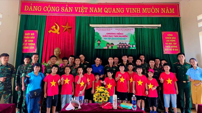 Sôi nổi trải nghiệm hè "Em tập làm chú bộ đội"
