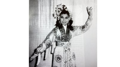 Truyền nhân của đại gia tộc sân khấu: NSND Kim Cương từ cải lương sang kịch nói