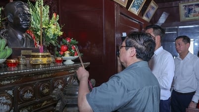 Thủ tướng dâng hương tưởng niệm Tổng Bí thư Lê Duẩn và Đại tướng Nguyễn Chí Thanh