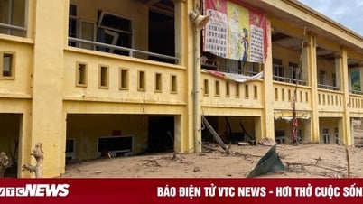 Ngôi trường bị vùi lấp sau lũ dữ, hiệu trưởng nghẹn ngào khi nhắc đến học sinh