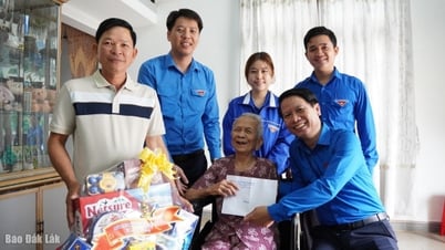 Thường trực Tỉnh Đoàn tri ân các Mẹ Việt Nam Anh hùng