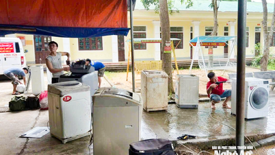 Mở thêm nhiều điểm sửa chữa miễn phí thiết bị điện cho bà con vùng lũ Nghệ An