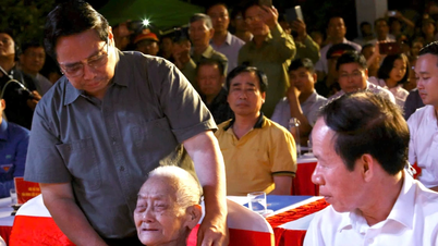 Thủ tướng Chính phủ Phạm Minh Chính tham dự lễ thắp nến tri ân các anh hùng liệt sĩ