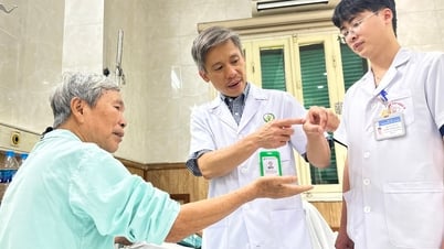 Phẫu thuật lấy mảnh đạn găm trong cánh tay người thương binh suốt nửa thế kỷ
