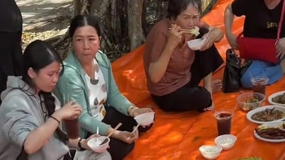 Mang "núi đồ ăn" du lịch: Gắn kết gia đình hay gây khó cho ngành du lịch?