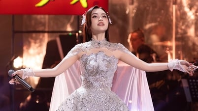 Phương Mỹ Chi hát hit Sơn Tùng ở chung kết "Sing! Asia": Dân mạng tranh cãi